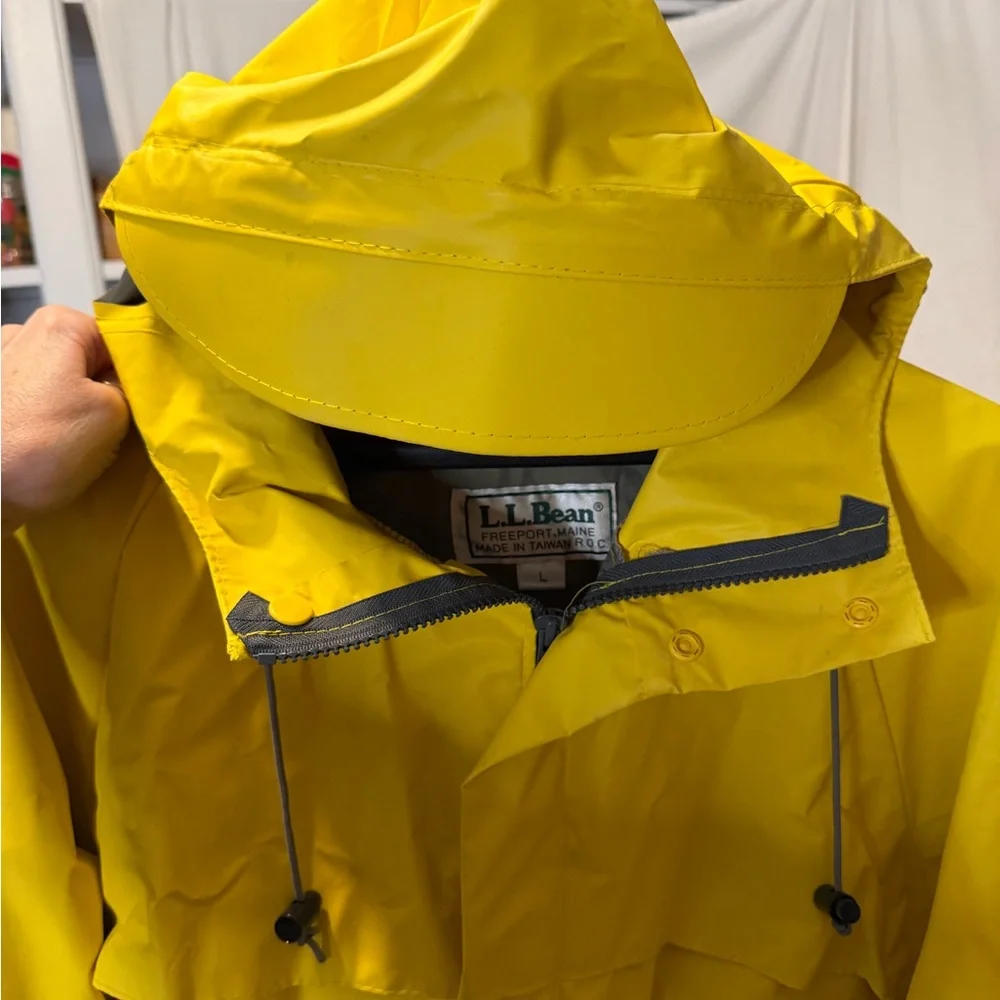 L.L. Bean Yellow Rain Jacket with Gray Lining - Picture 4 of 15